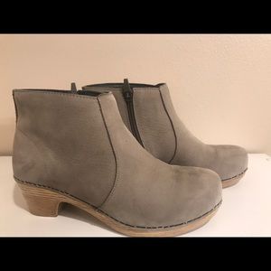 Dansko Booties sz 39